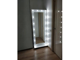 Выполненная работа: гримерное зеркало с подсветкой на подставке в раме 180х70 см